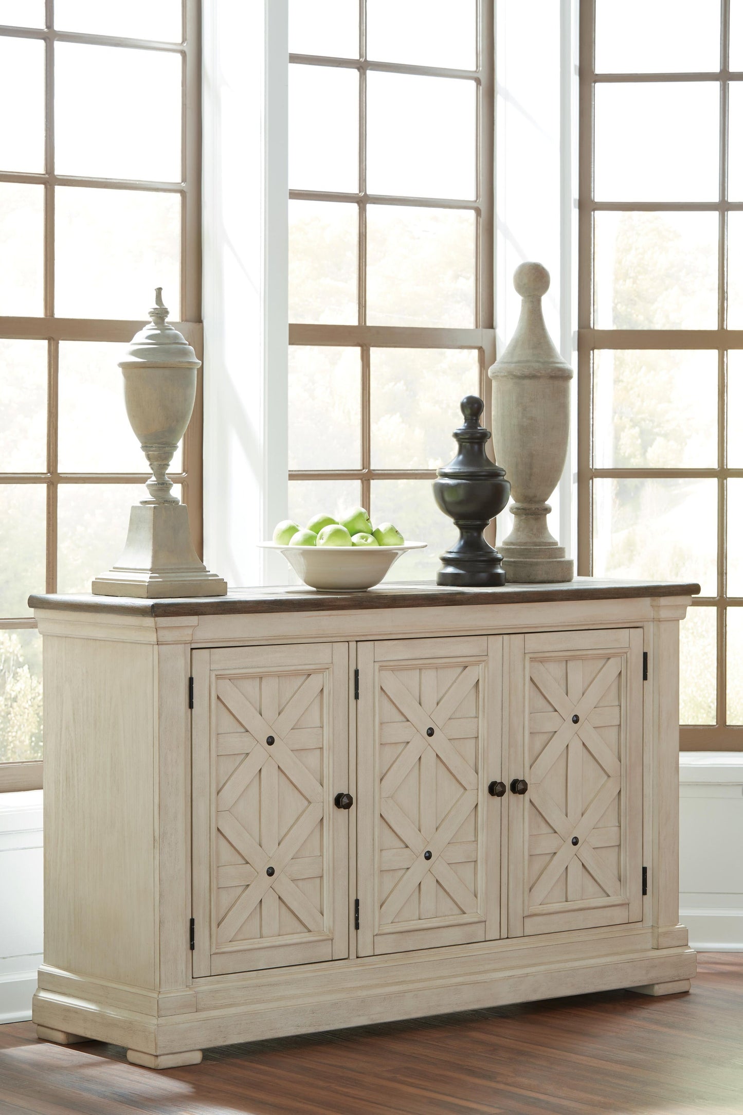Bolanburg Dining Room Server