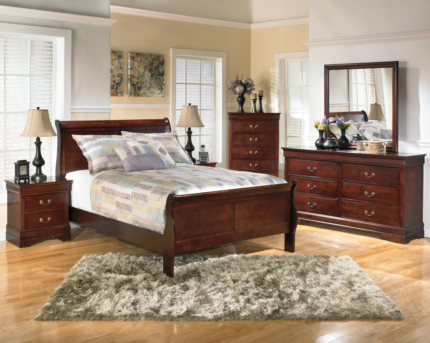 Alisdair Full Sleigh Bed with Mirrored Dresser and 2 Nightstands